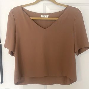 Aritzia/Babaton, Medium, Mauve short sleeve v neck blouse. Dry cleaned